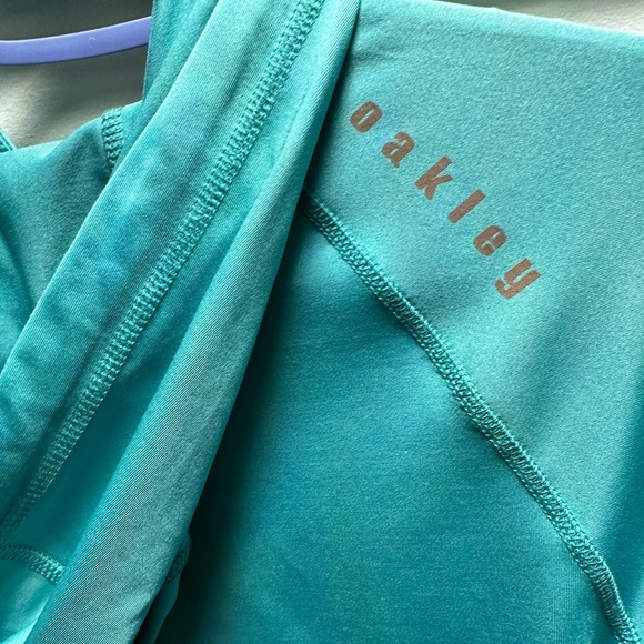 Oakley active wear zip up - Picture 6 of 7